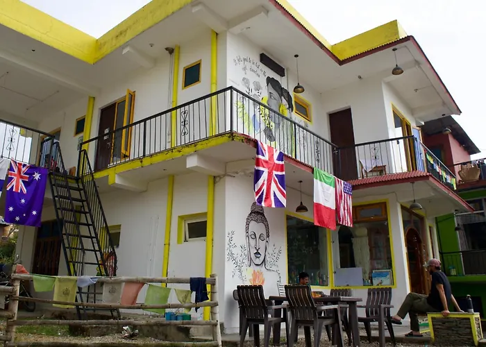 Stories, Bir - Landing SiteHostel